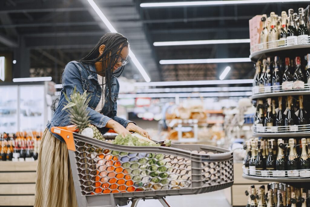 Boodschappen doen in een supermarkt